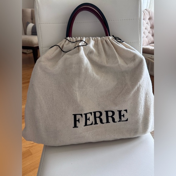 new Gianfranco Ferre bag - Picture 14 of 14